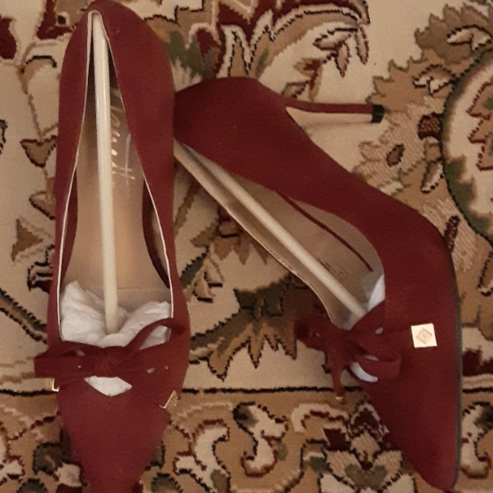 Nanette Lepore Skylar maroon suede leather pumps bows gold metal trim 6.5 NEW.…